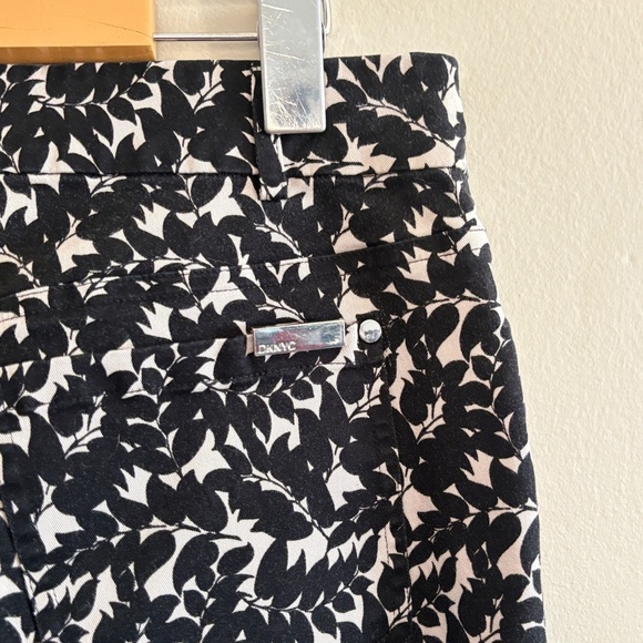 MDKNYC Black & White Print Cotton Slim Cut Ankle Pant - Picture 13 of 15